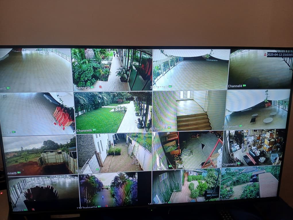 Live security camera monitoring station with multi-channel feeds